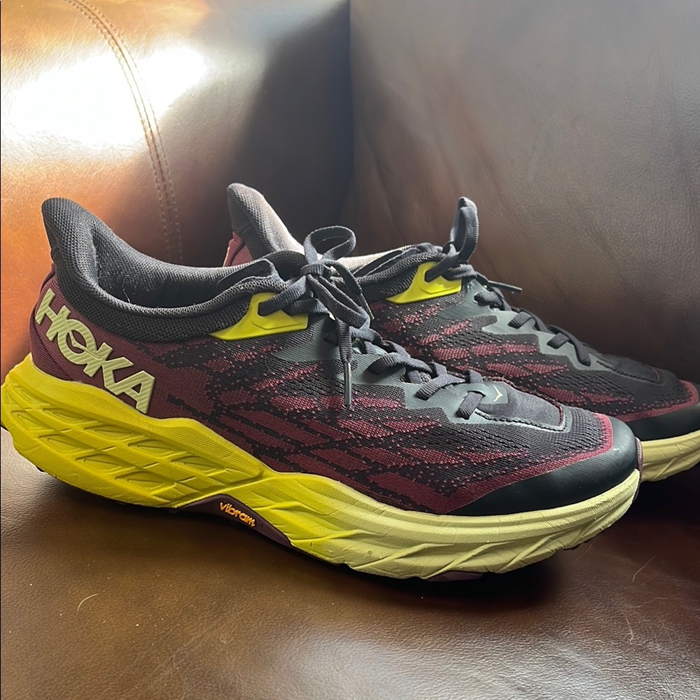 Hoka SPEEDGOAT 5 Running Shoes in Black and Yellow